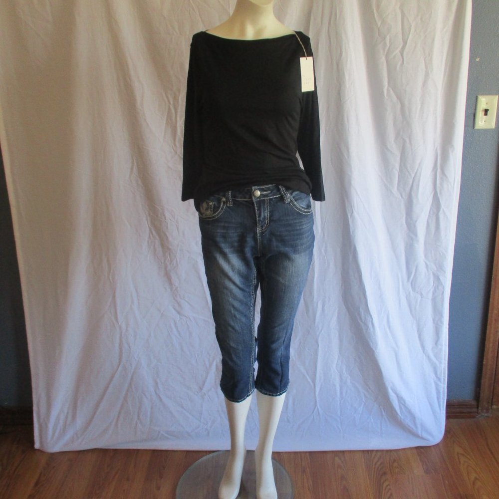 🙈 2pc capri jeans and NWT boatneck top
